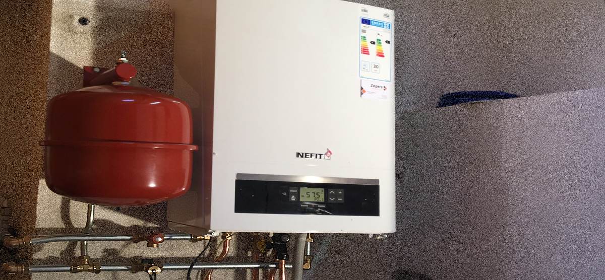 Nieuw geplaatste Nefit HR cv-ketel met expansievat